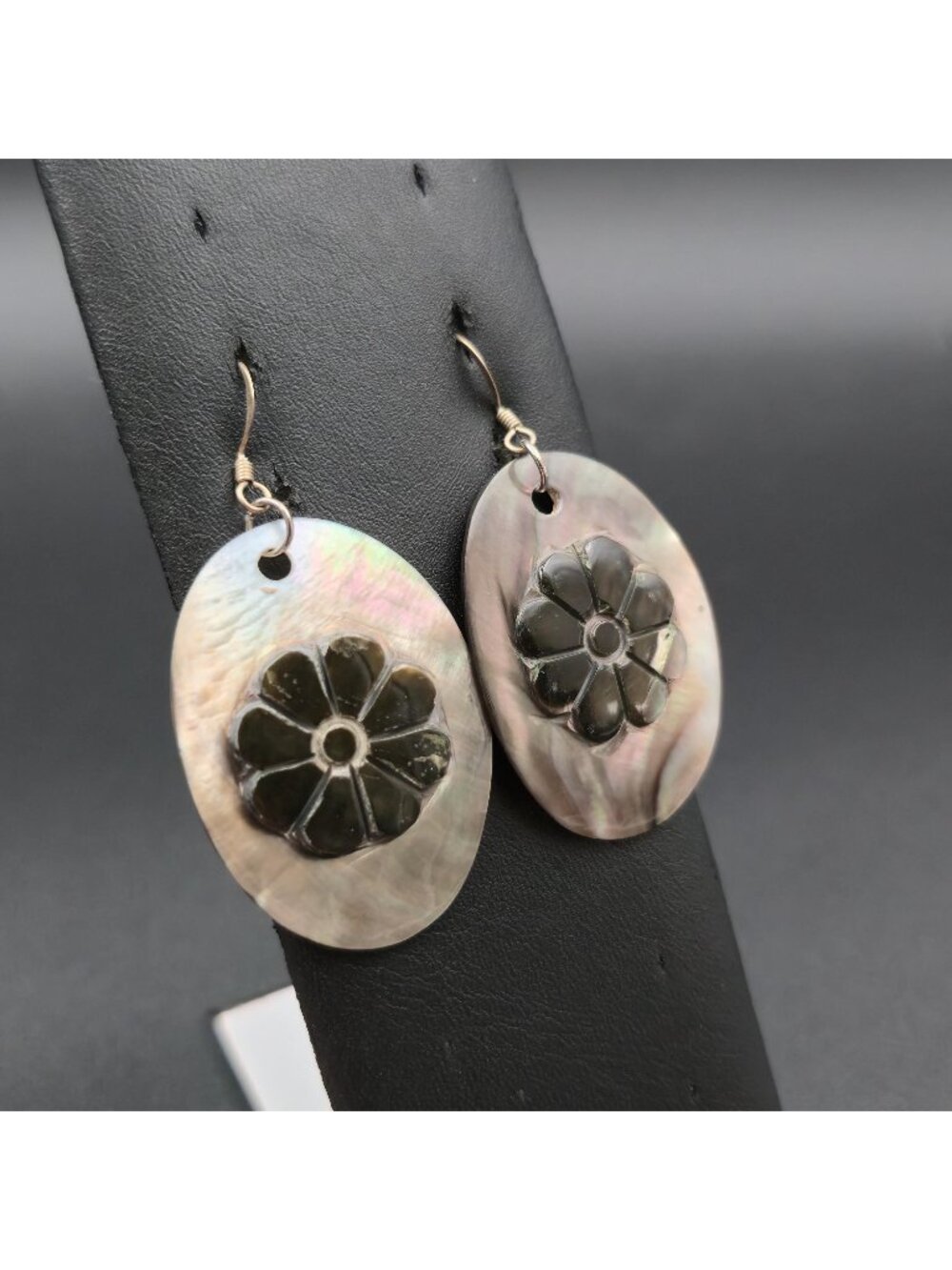 Oval Carved Black Shell Flower Nature Dangle Earrings A7651 - Picture 2 of 6
